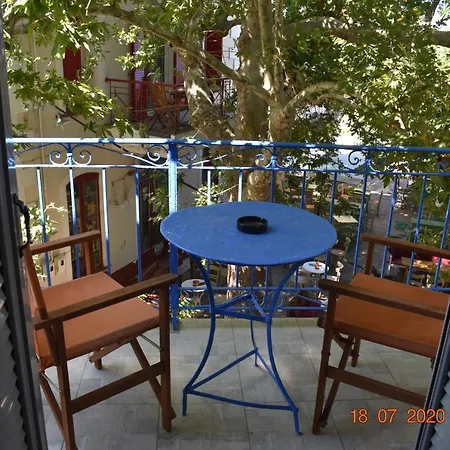 The Central House! Raches  Exterior photo